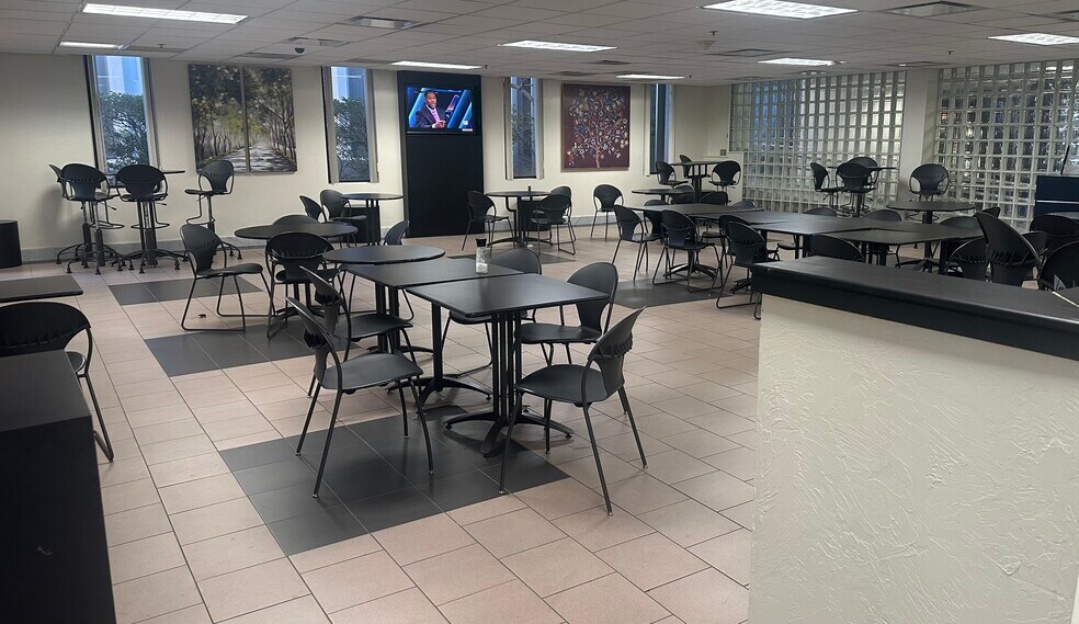 More Photos Of 2000 N Classen Blvd, Oklahoma City Office For Lease