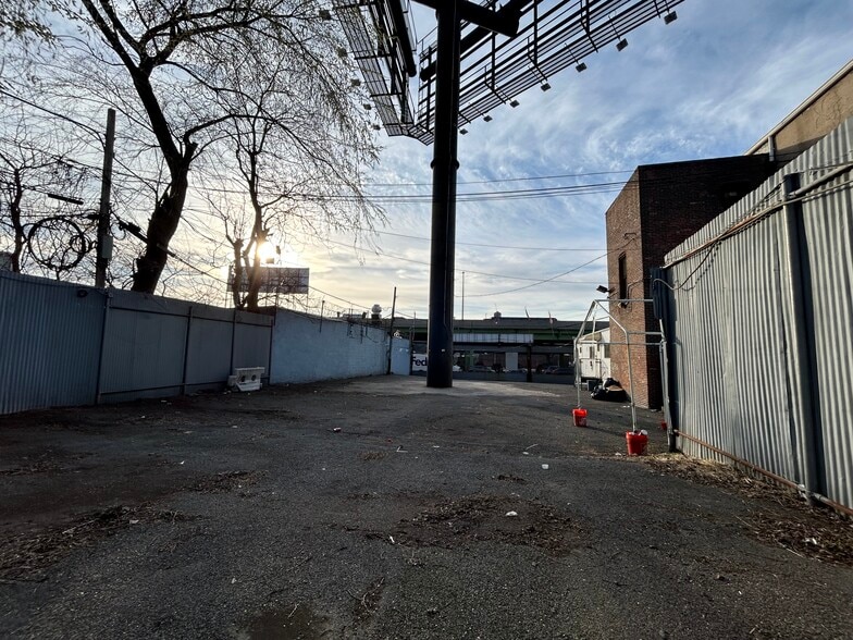More Photos Of 122 18th St, Brooklyn Land For Lease