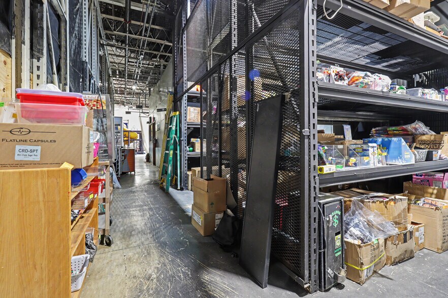 More Photos Of 545 N 1st St, Geneva Warehouse For Sale