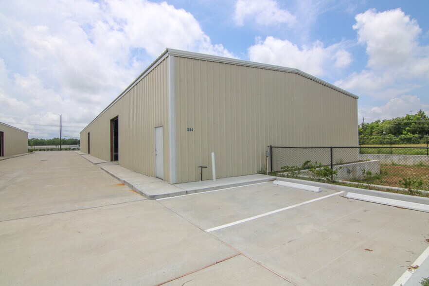 More Photos Of 8051 S Sam Houston Pky, Houston Unknown For Lease