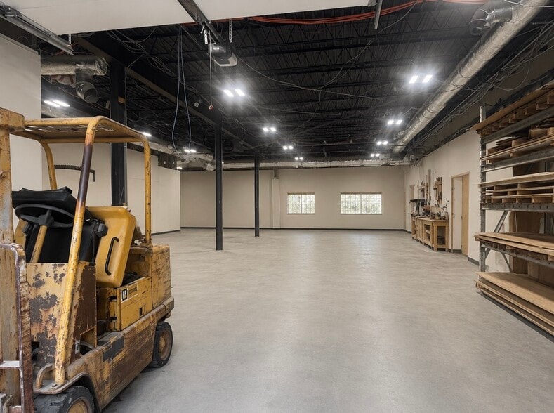 More Photos Of 225 Main Ave, Norwalk Manufacturing For Lease