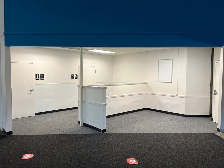 More Photos Of 2001 Garth Rd, Baytown Freestanding For Lease