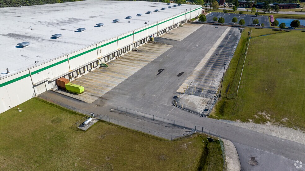 More Photos Of 4800 Corporation Dr, Fayetteville Distribution For Lease