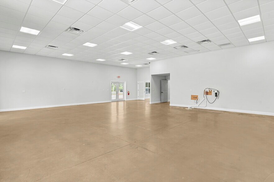 More Photos Of 5907 Sr-22, Panama City Funeral Home For Lease