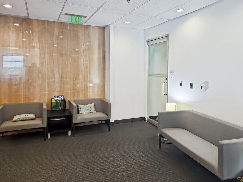 More Photos Of 841 Prudential Dr, Jacksonville Coworking Space