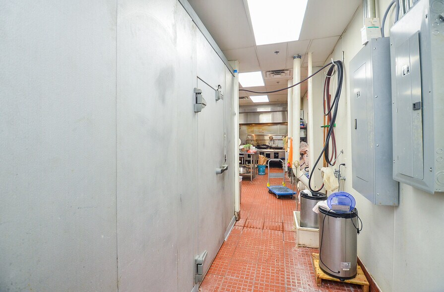 More Photos Of 4899 Highway 6, Missouri City Unknown For Lease