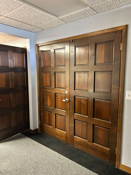 More Photos Of 1917 S Harvard Dr, Oklahoma City Office For Lease