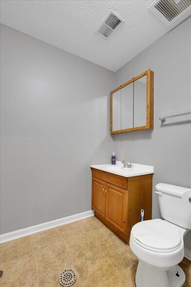 More Photos Of 1518 Petunia Ave, Louisville Warehouse For Sale