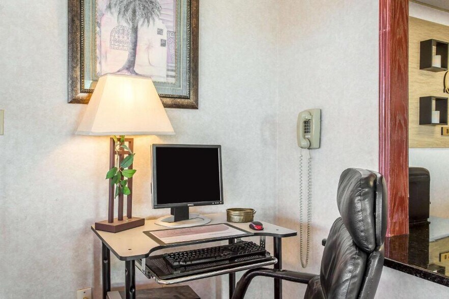 More Photos Of 180 Gunnison River Dr, Delta Hotel For Sale