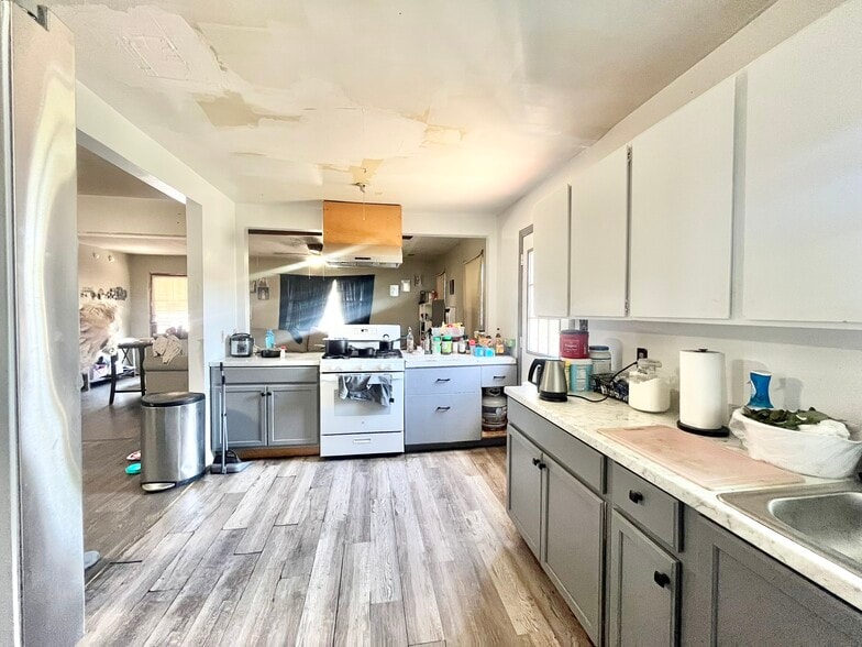 More Photos Of 2513 Connie Dr, Sacramento Office For Sale