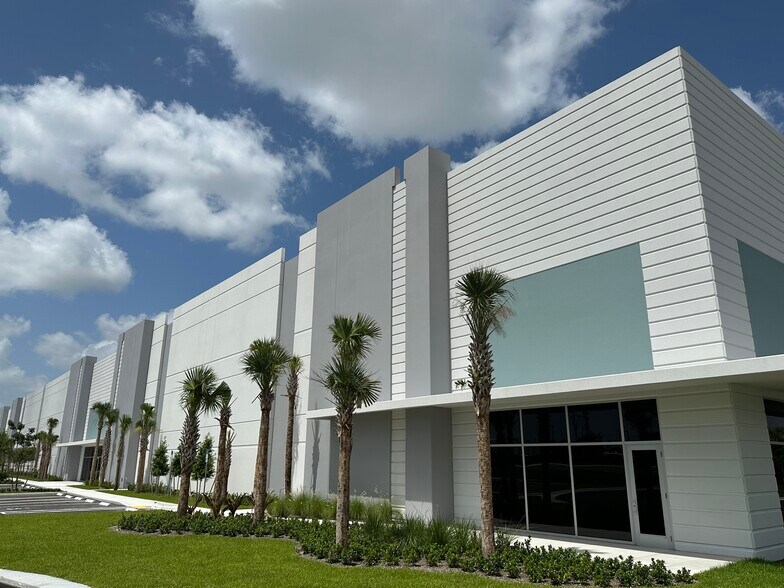 More Photos Of 1100 Old Dixie Hwy, Lake Park Distribution For Sale