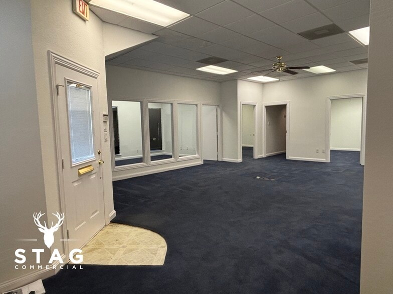 More Photos Of 376 W Main St, Lewisville Medical For Sale
