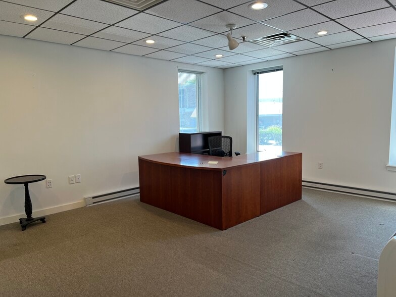More Photos Of 35 Winter St, Hyannis Office For Lease