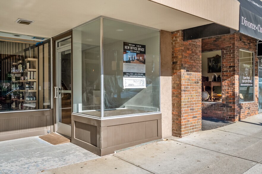 More Photos Of 33 N Sandusky St, Delaware Storefront Retail Office For Lease