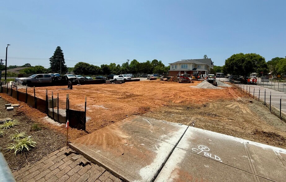 More Photos Of 126 Matthews Station St, Matthews Storefront Retail Office For Lease