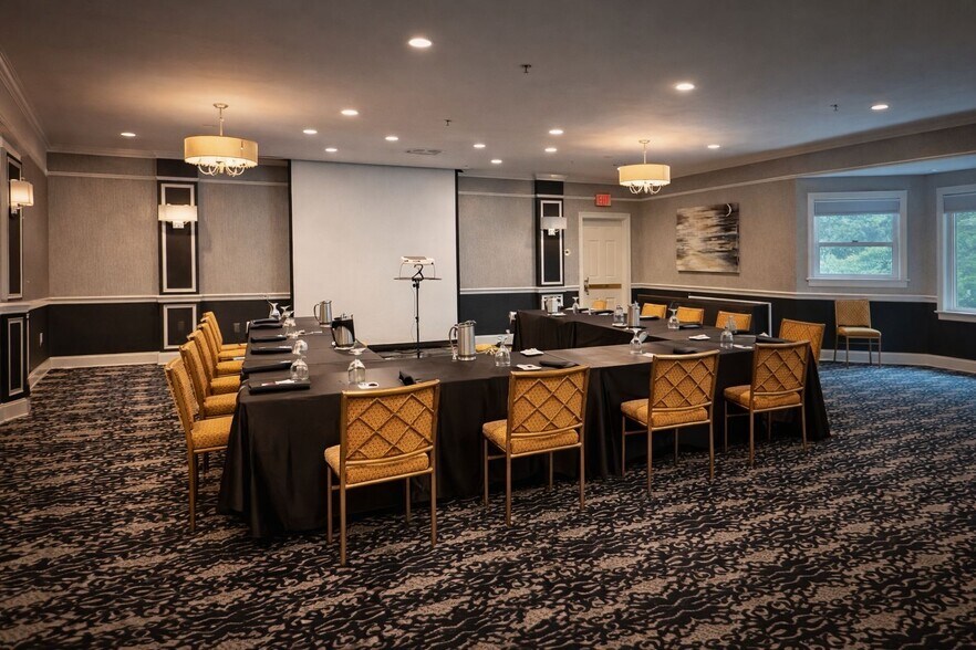 More Photos Of 160 Pawtucket Blvd, Tyngsborough Hotel For Sale