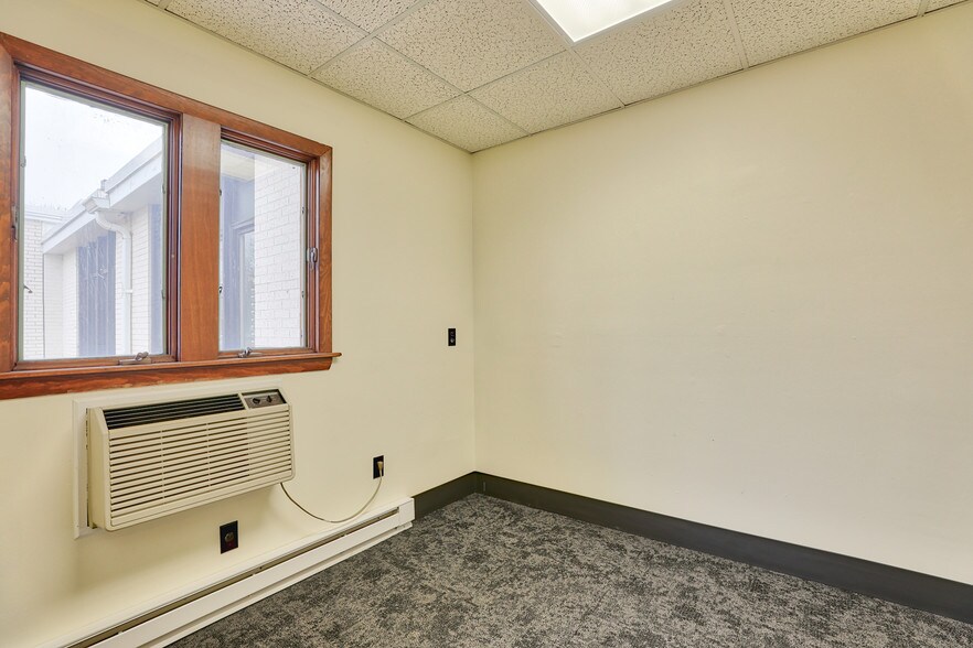 More Photos Of 584 Meadow St, Agawam Medical For Lease