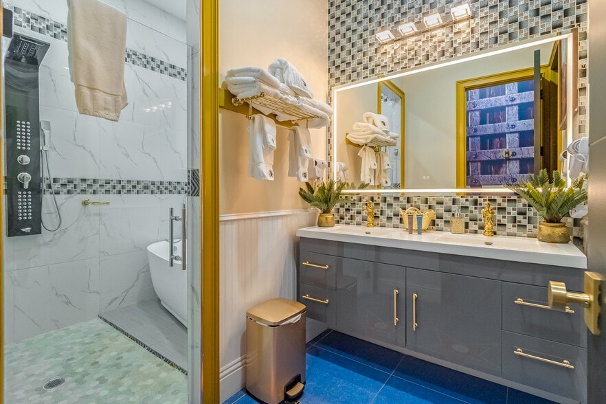 More Photos Of 1021 Fantasy Dr, Davenport Specialty For Sale
