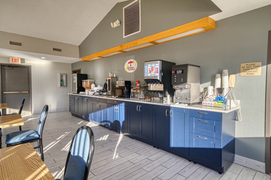 More Photos Of 800 Mammoth St, Hot Springs Hotel For Sale