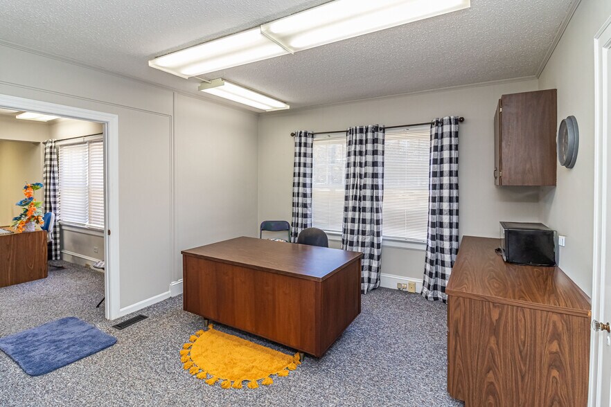 More Photos Of 1505 E Ash St, Goldsboro Office For Sale