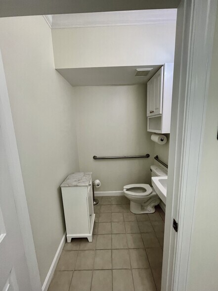 More Photos Of 8402 Six Forks Rd, Raleigh Office For Lease