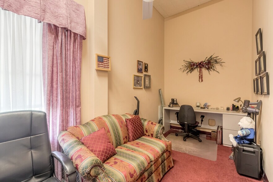 More Photos Of 1036 Derbyshire Rd, Daytona Beach Office For Sale