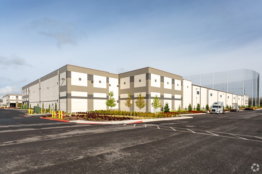 More Photos Of 5615 NE Huffman St, Hillsboro Warehouse For Lease