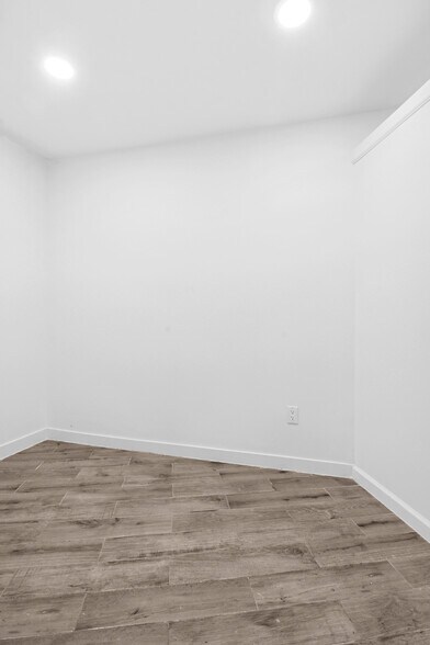 More Photos Of 727 Washington Ave, Brooklyn Storefront For Lease