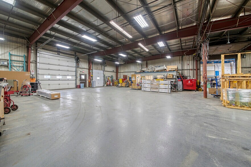 More Photos Of 1265-1325 Rue Industrielle, La Prairie Warehouse For Lease