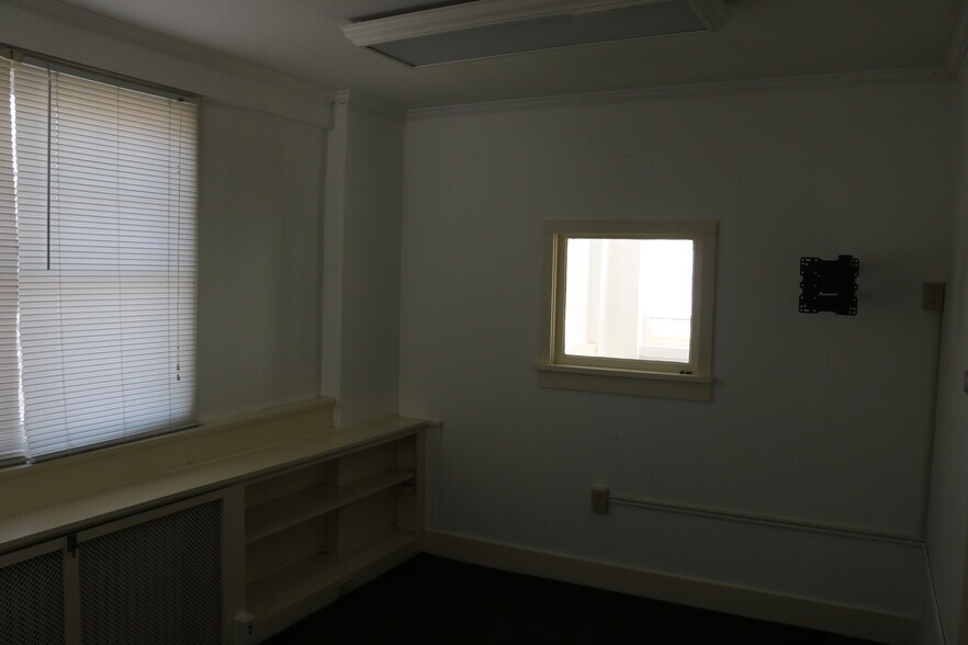 More Photos Of 82 West St, Litchfield Loft Creative Space For Lease