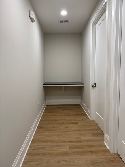 More Photos Of 610 Colonial Park Dr, Roswell Medical For Lease