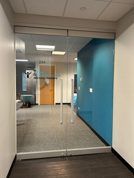 More Photos Of 2250 E Devon Ave, Des Plaines Medical For Lease