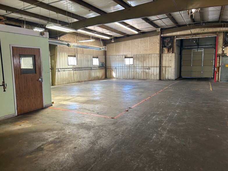 More Photos Of 5313 E Apache St, Tulsa Warehouse For Lease