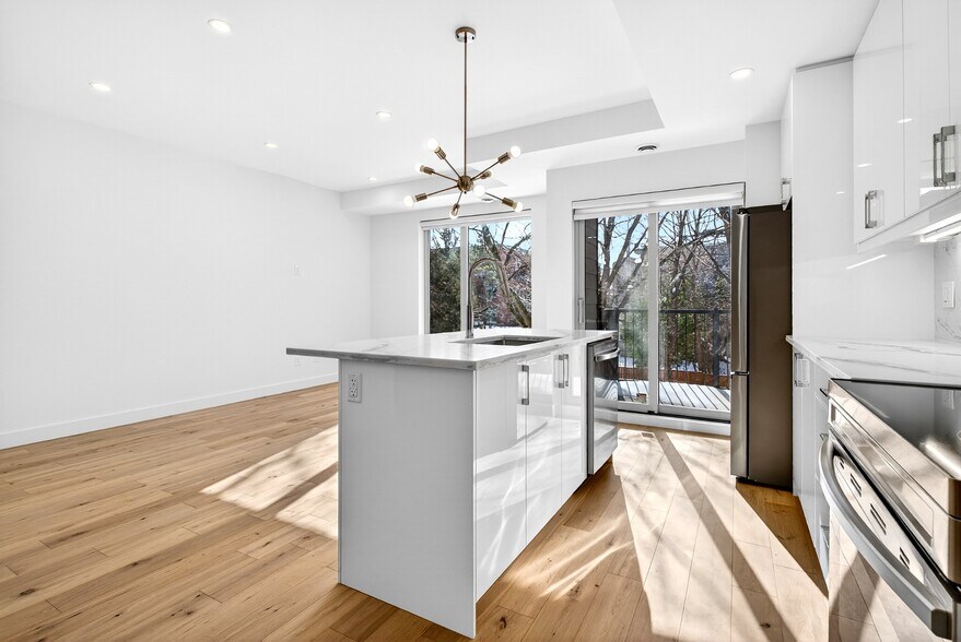 More Photos Of 14 Stevens Av, Ottawa Apartments For Sale