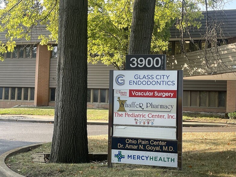 More Photos Of 3900 Sunforest Ct, Toledo Medical For Sale