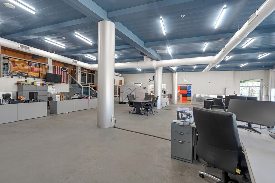 More Photos Of 3114 Tonnelle Ave, North Bergen Showroom For Lease