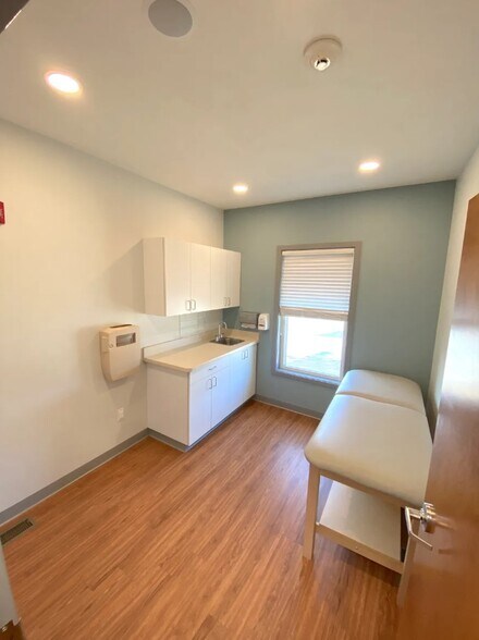 More Photos Of 49 Atwood Rd, Pelham Medical For Lease
