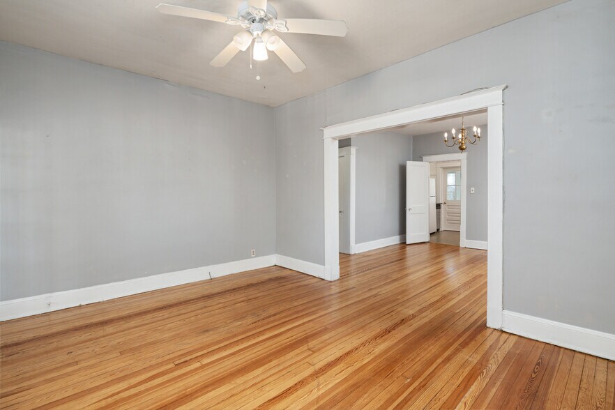More Photos Of 13 Annapolis St, Annapolis Storefront Retail Office For Sale