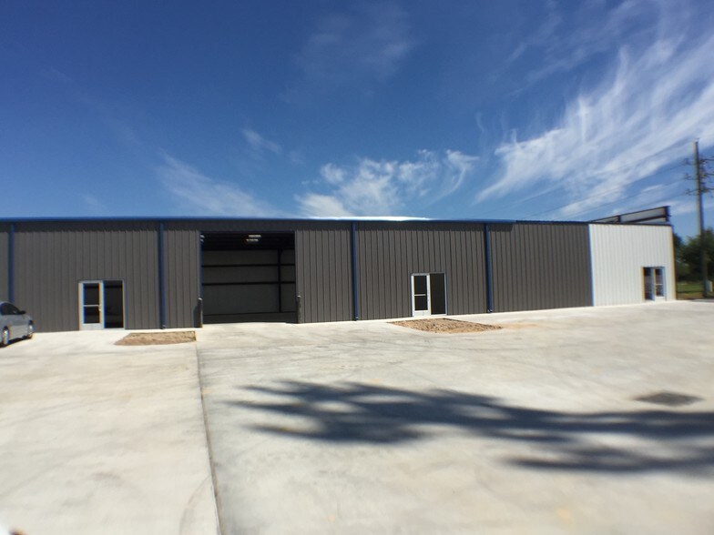 More Photos Of 17100 Huffmeister Rd, Cypress Warehouse For Lease