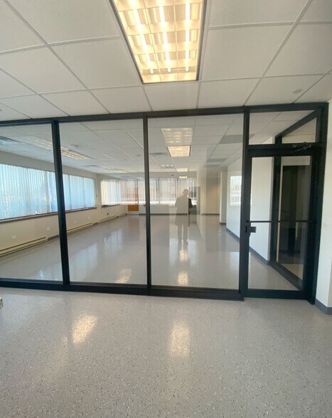 More Photos Of 621 Busse Rd, Bensenville Warehouse For Lease