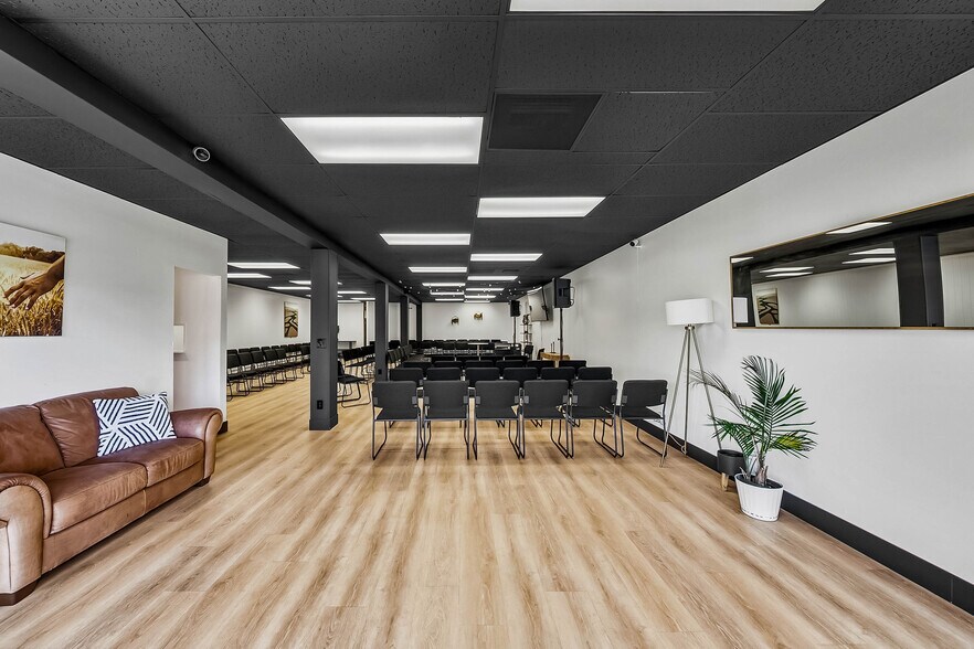 More Photos Of 239 SE G St, Grants Pass General Retail For Sale