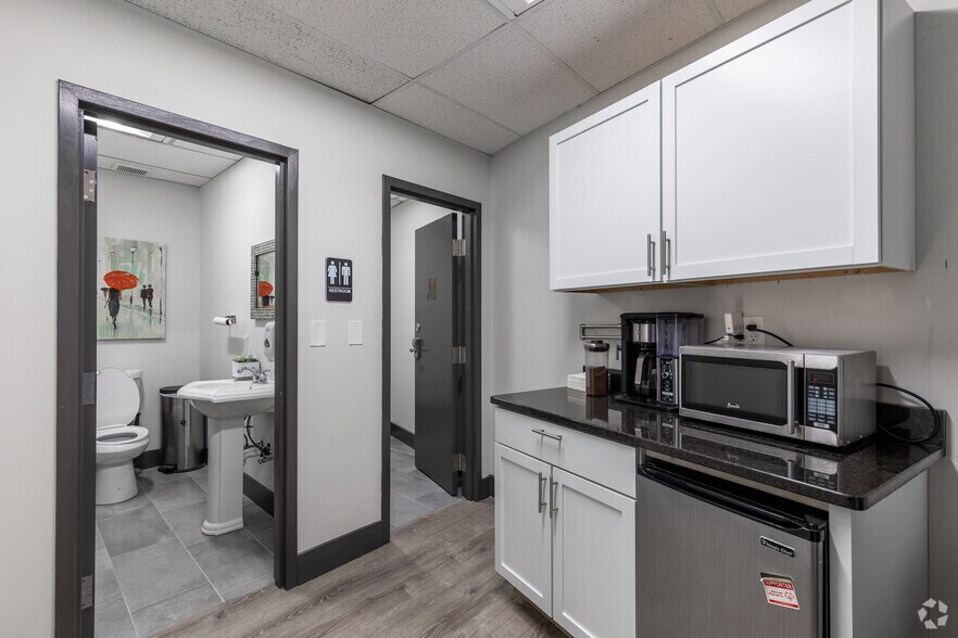 More Photos Of 1132-1140 Post Rd, Fairfield Office For Lease