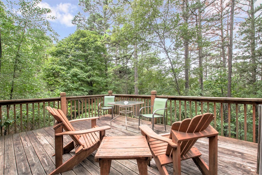 More Photos Of 15695 Highway 187, Eureka Springs Hotel For Sale
