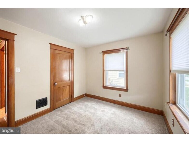 More Photos Of 2151 Maple Rd, York Flex For Sale