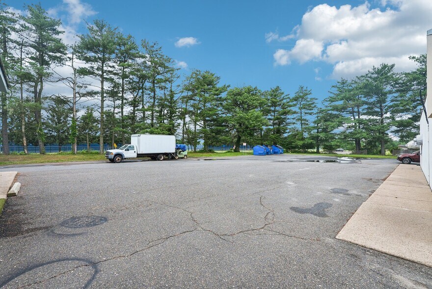 More Photos Of 320 Beverly Rancocas Rd, Willingboro Storefront For Sale