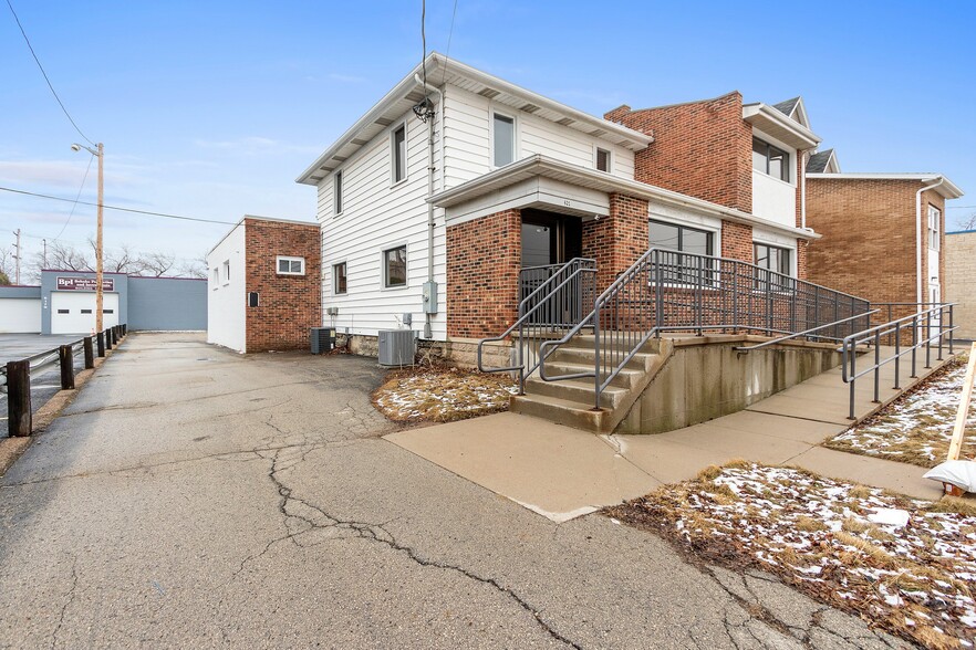 More Photos Of 621 W Lawrence St, Appleton Office For Lease