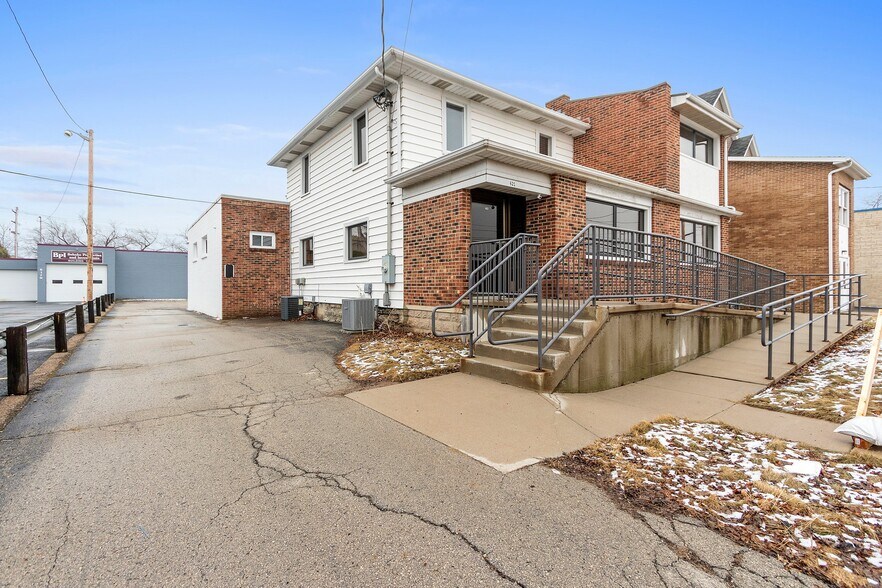 More Photos Of 621 W Lawrence St, Appleton Office For Lease