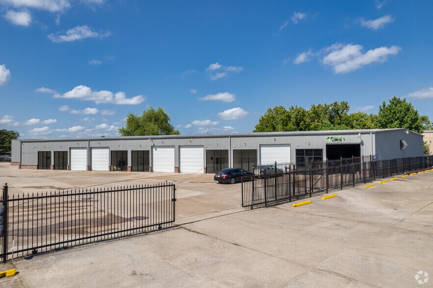 More Photos Of 130 Mitchell Rd, Houston Warehouse For Lease