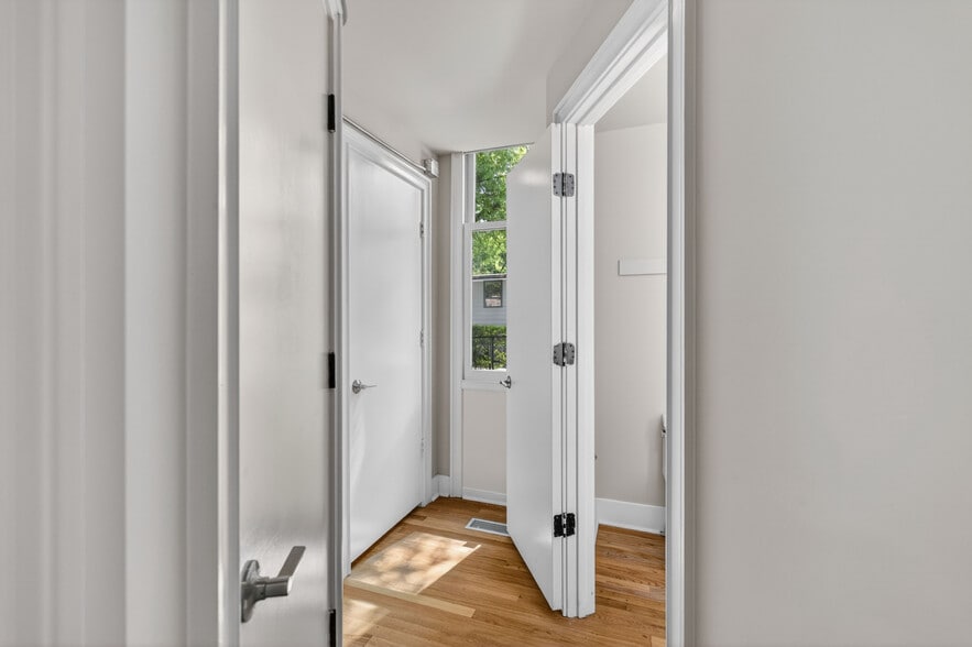 More Photos Of 208 St Marys St, Raleigh Loft Creative Space For Sale