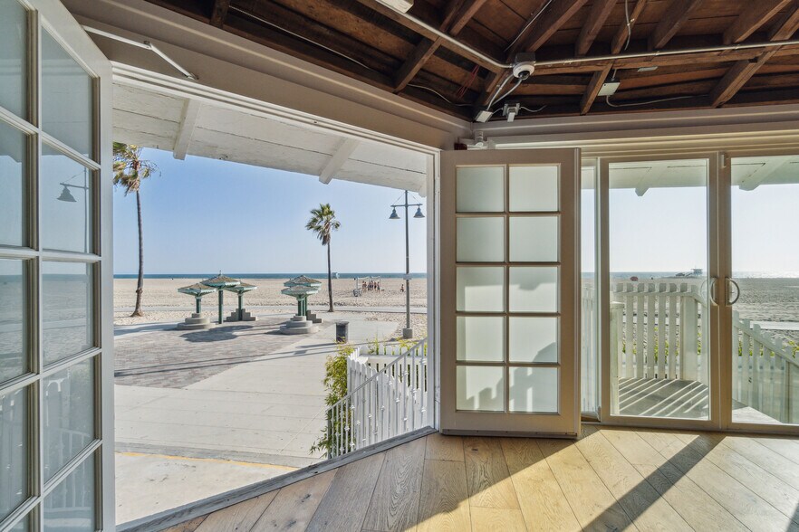 More Photos Of 523 Ocean Front Walk, Venice Storefront Retail Office For Lease